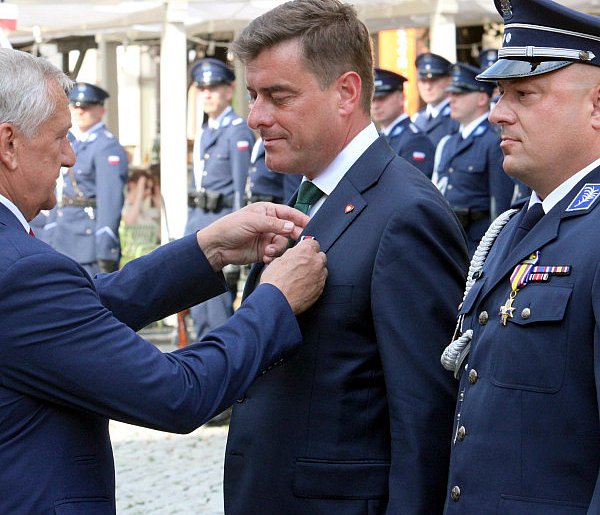 Policjanci z Leszna świętowali. Były awanse i odznaczenia (zdjęcia, film)-77015