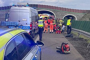 Groźny wypadek na ekspresówce. 71-latek zasnął za kierownicą (zdjęcia)-77081