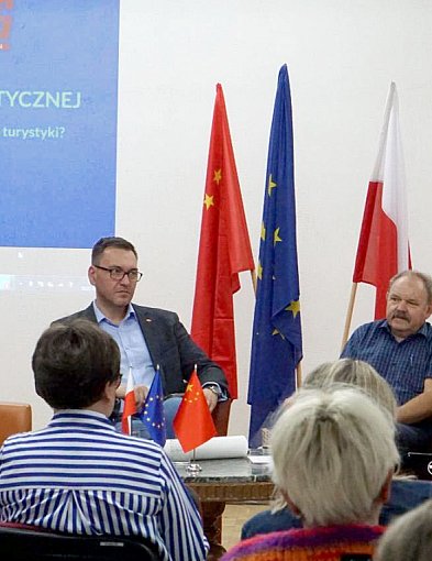 Jak sztuczna inteligencja zmienia globalną turystykę?-77097