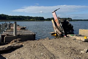 Wywrotka dźwigu. Grupa strażaków z Leszna pojechała na pomoc (zdjęcia)-77258