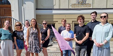 Prezydent Leszna ma się mścić na szkole? (film) -77652