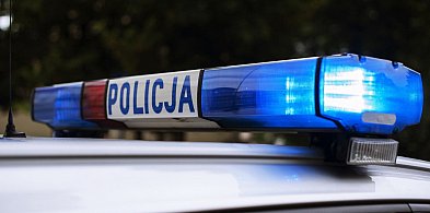 Autem wjechał w przepust. W samochodzie były 4 osoby-77675