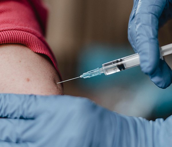 Nowa metoda oszustów. Tak próbują „oskubać” seniorów-77972