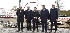 Wiceminister oglądał nowe osiedle w Lesznie (zdjęcia)