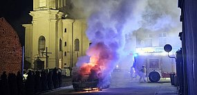 W Rydzynie spaliło się auto. Stało przy...  (zdjęcia)