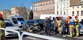 Karambol w Lesznie. Zderzyło się 5 aut (zdjęcia)