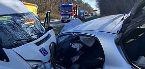 Zderzenie busa i osobówki. 5 osób trafiło do szpitala