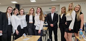Maturzyści powodzenia i połamania piór (zdjęcia)