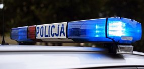 Samobójstwo w aucie - denat z ranami od noża