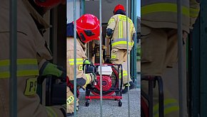 Zadymienie w bloku przy ul. Ostroroga w Lesznie