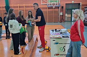 Goście u siatkarek i siatkarzy z UKS 9 Leszno-11516
