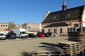 Parking przy hali Ćwicznia Miejska w Lesznie-11528