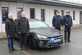Policja w Lesznie ma nowy samochód-11673