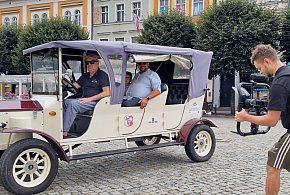 Na Rynku w Lesznie kręcono teledysk do piosenki o... (zdjęcia, film)-78158