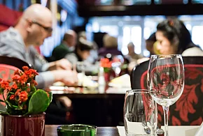 Posłowie chcą zmian w restauracjach. Gratis dla każdego gościa-78685