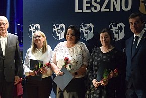Nauczyciele i inni pracownicy szkół w tym roku z równymi nagrodami (zdjęcia)-79221