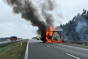 Pożar naczepy na ekspresówce. Pali się ładunek papieru (zdjęcia)-79251