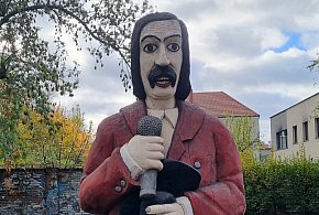 "Frusiu" stoi w nowym miejscu. Tu będzie mu dobrze (zdjęcia, film)-79736