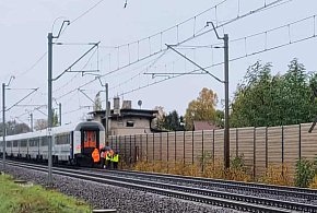 Śmiertelny wypadek na torach. Utrudniony ruch pociągów (zdjęcia)-79757