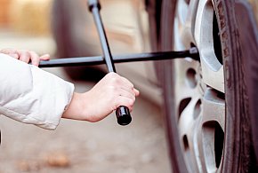 Z pozoru drobiazg, a może skończyć się tragedią. Urząd ostrzega kierowców-80132