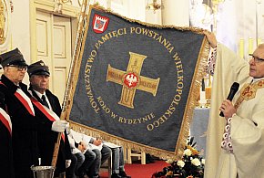 Koło powstańcze z Rydzyny otrzymało sztandar (zdjęcia)-80168