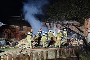 W Ujazdowie spłonęła stodoła. Straty wynoszą 70.000 złotych (zdjęcia)-80192