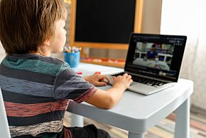 Popularni influencerzy mogą mieć kłopoty. Treści dla dzieci budzą kontrowersje-80285