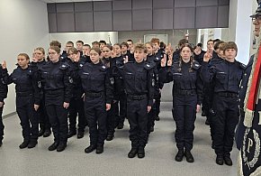 Komendant pasował uczniów I klasy policyjnej w Lesznie (zdjęcia)-80303