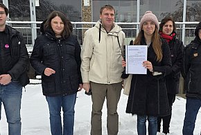 Rodzice uczniów SP nr 1 w Lesznie mają nowy pomysł na ratowanie szkoły-80739