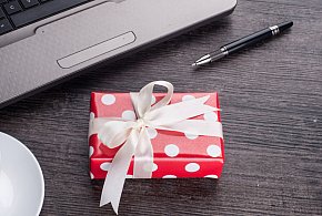 Świąteczna paczka może stać się problemem. Skarbówka patrzy z ukrycia-80803