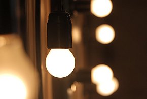 Rachunki za prąd pójdą w dół. Rząd usuwa opłatę doliczaną od lat-80850
