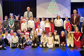 Świąteczny koncert uczniów SP nr 12 w Lesznie (zdjęcia, film)-81459