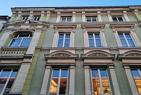 Takich okien nie ma żadna miejska kamienica w Lesznie (zdjęcia)-81585