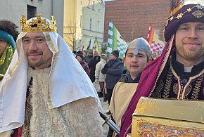 Trzej Królowie w orszaku przeszli przez Leszno (zdjęcia)-82153