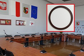 Wierzą w Słońce, chcą aby ich symbol wisiał w Urzędzie Miasta Leszna-82297