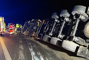 Na S5 przewrócił się tir załadowany krajanką tytoniową (zdjęcia, film)-82390