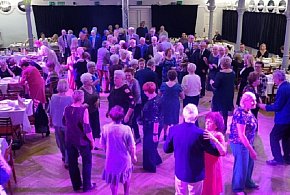 Miasto organizuje zabawę i zaprasza na nią seniorów