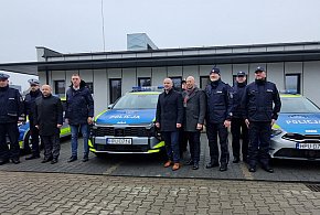 Nowe radiowozy będą jeździć po Lesznie i powiecie (zdjęcia, film)