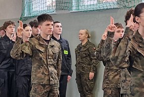 Uczniowie 2 klas złożyli ślubowanie i stali się kadetami (zdjęcia, film)