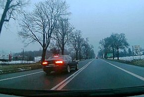 Brawurowa jazda 19-latki. Wpadła, bo nagrał ją inny kierowca (film)