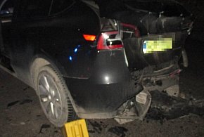 Najechał na tył Tesli, zapłacił mandat. Na szczęście... (zdjęcia)