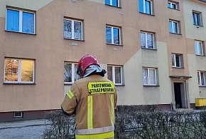 Strażacy z drabiną wezwani na Wojska Polskiego w Lesznie (film)