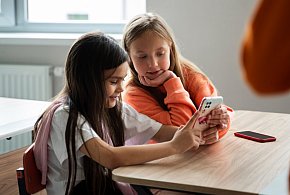 Zakaz telefonów w szkołach. Zmiany szybciej niż się wydawało