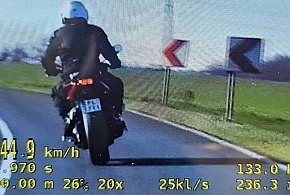 Dopiero zaczął sezon, a już stracił prawko i mnóstwo kasy!