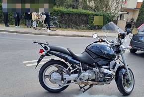 Motocyklista w szpitalu po zderzeniu z osobówką (zdjęcia)