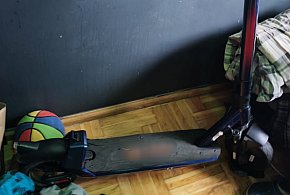 Jeden ukradł hulajnogę, drugi ją kupił. Teraz obaj mają kłopoty