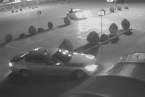 Podczas jazdy siedzieli na drzwiach aut. Rozliczyła ich policja (film)