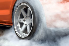 Mandat, punkty karne i utrata prawka za drift. Zapamięta to młody kierowca