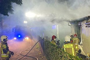 Pożar altany na Grzybowie. Znaleziono w niej zwłoki (zdjęcia)