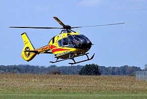 Po rannego mężczyznę przyleciało pogotowie lotnicze